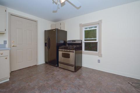 310 Locust St, Marshall, MI 49068 photo 8