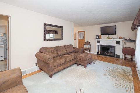 309 Brigham St, Plainwell, MI 49080 photo 5