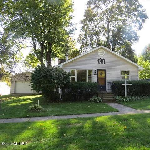 316 E Pine St, Stanton, MI 48888 photo 1