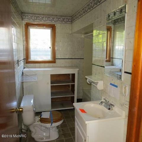 316 E Pine St, Stanton, MI 48888 photo 7