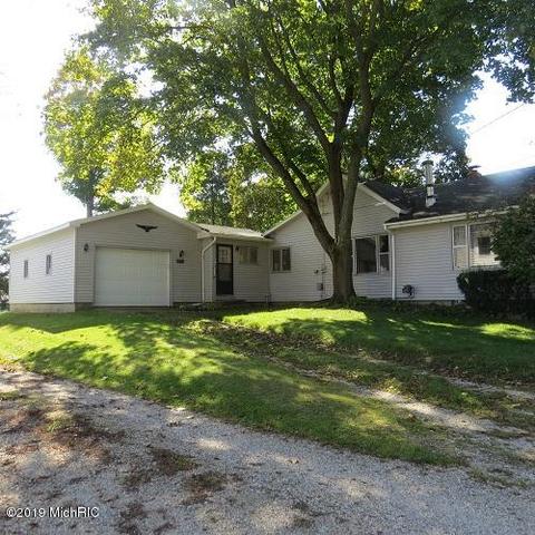 316 E Pine St, Stanton, MI 48888 photo 2
