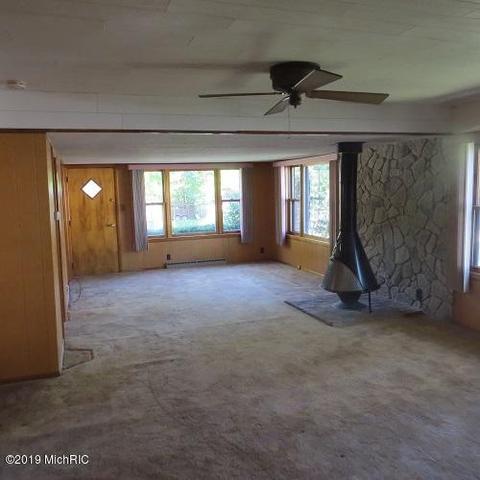 316 E Pine St, Stanton, MI 48888 photo 8