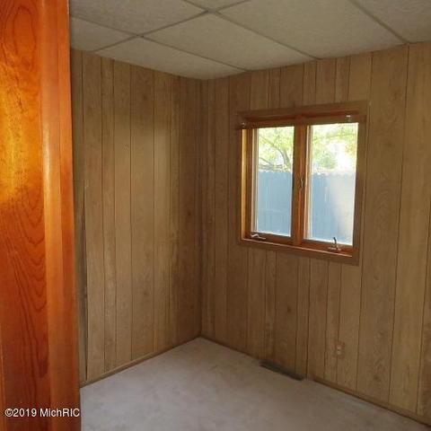316 E Pine St, Stanton, MI 48888 photo 9
