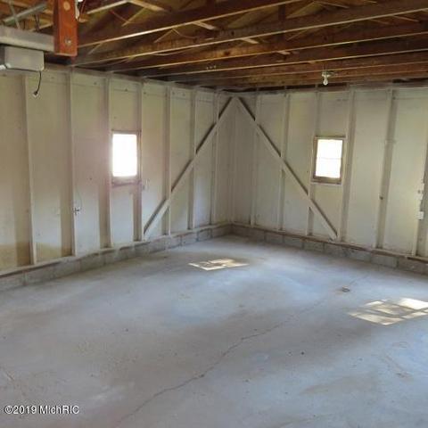 316 E Pine St, Stanton, MI 48888 photo 11