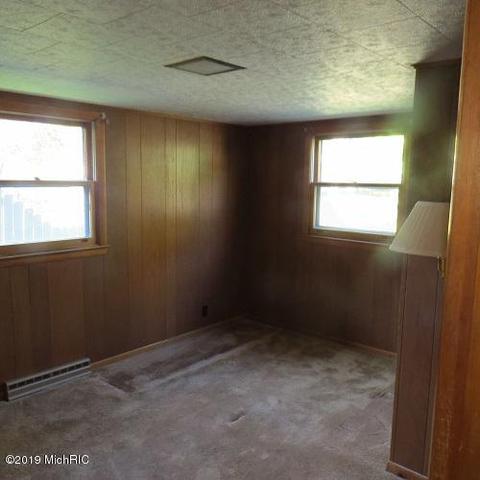 316 E Pine St, Stanton, MI 48888 photo 10