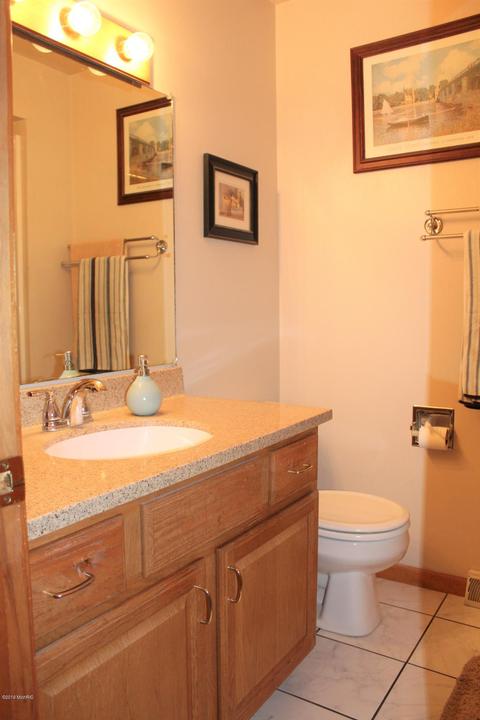 408 N Drive Dr E, Marshall, MI 49068 photo 9