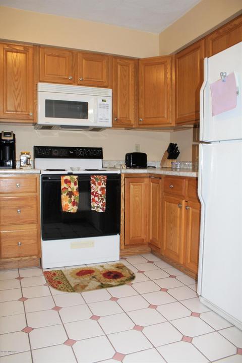 408 N Drive Dr E, Marshall, MI 49068 photo 6