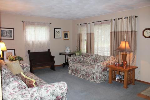 408 N Drive Dr E, Marshall, MI 49068 photo 4