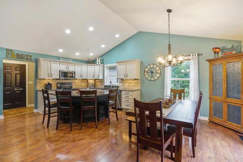 2135 Sunny Pine Dr, Dorr, MI 49323 photo 10