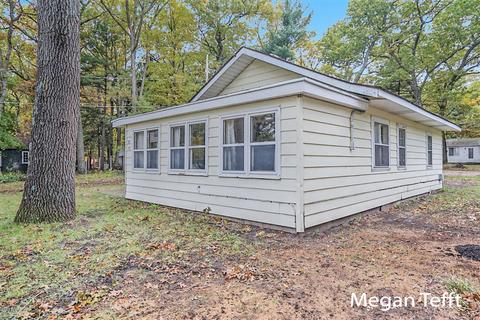 1711 E 88th St, Newaygo, MI 49337 photo 1