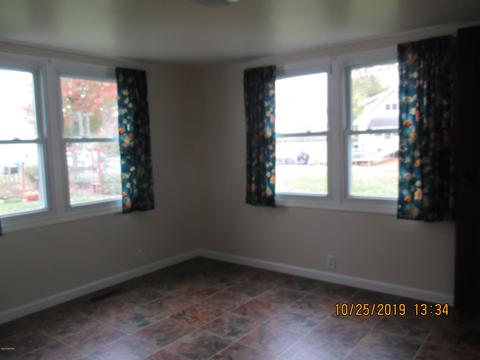 122 Compton St, Bronson, MI 49028 photo 9