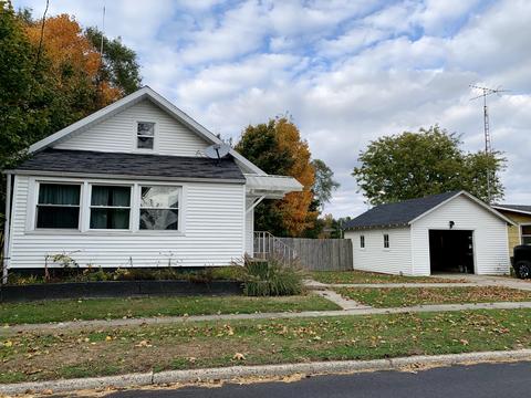 125 E Grant St, Bronson, MI 49028 photo 2