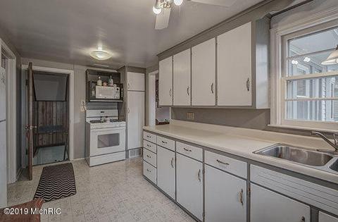 216 E Lytle St, Ionia, MI 48846 photo 9