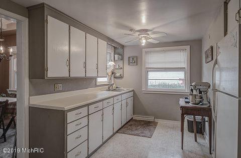 216 E Lytle St, Ionia, MI 48846 photo 8