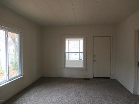 313 Johnson St, Cassopolis, MI 49031 photo 4