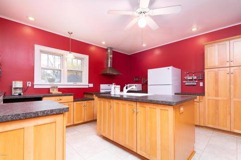 211 Rust Ave, Big Rapids, MI 49307 photo 3