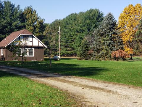 56928 Silverstone Dr, Three Rivers, MI 49093 photo 2