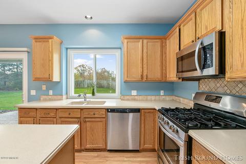 21 Fox Point Ct NE, Ada, MI 49301 photo 3