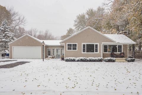 9475 Douglas Ave, Plainwell, MI 49080 photo 2