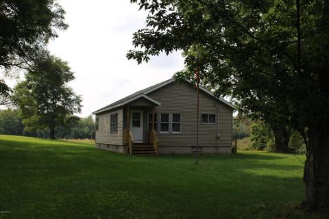 548 E Madison Rd, Hart, MI 49420 photo 9