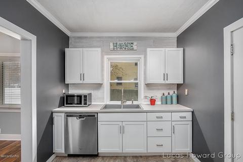 220 Colfax St, Plainwell, MI 49080 photo 8