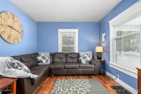 220 Colfax St, Plainwell, MI 49080 photo 4