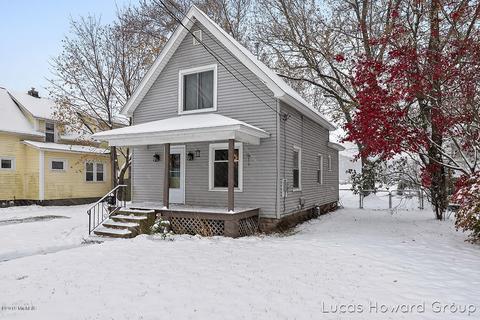 220 Colfax St, Plainwell, MI 49080 photo 2
