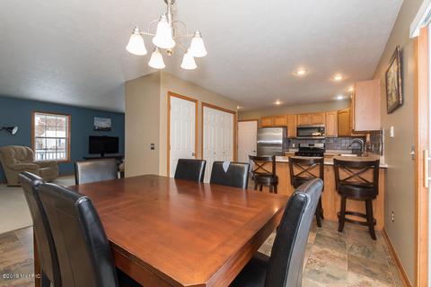 1034 Taylor Dr, Plainwell, MI 49080 photo 9