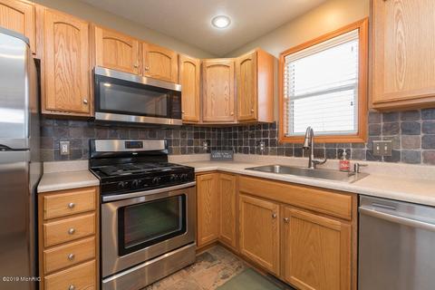 1034 Taylor Dr, Plainwell, MI 49080 photo 11