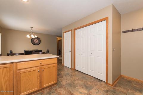 1034 Taylor Dr, Plainwell, MI 49080 photo 14