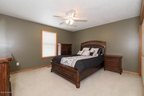 1034 Taylor Dr, Plainwell, MI 49080 photo 16
