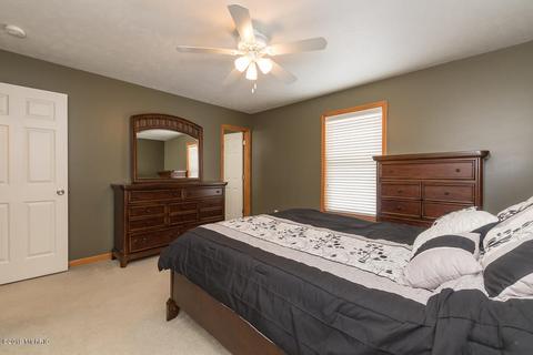 1034 Taylor Dr, Plainwell, MI 49080 photo 17