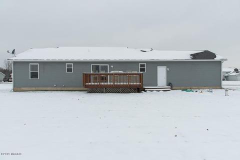 1034 Taylor Dr, Plainwell, MI 49080 photo 2