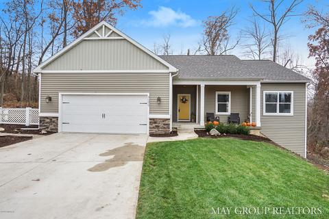 4599 Amazon Dr, Lowell, MI 49331 photo 1