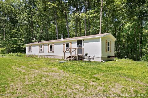 8360 Johnson Rd, Belding, MI 48809 photo 2