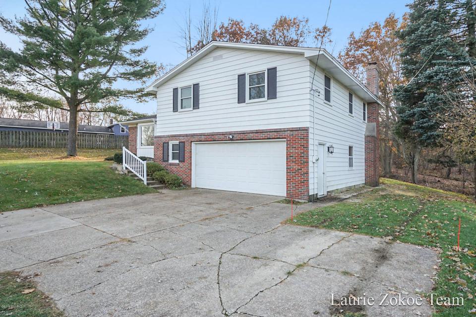  2736 Roanoke Dr NE, Grand Rapids, MI 49525 photo 4