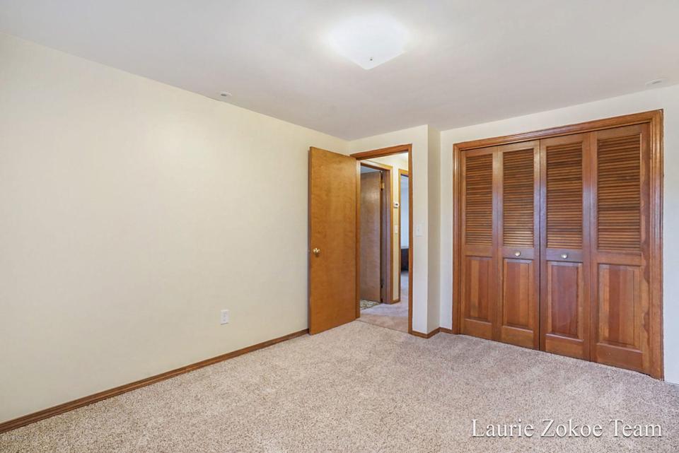  2736 Roanoke Dr NE, Grand Rapids, MI 49525 photo 23