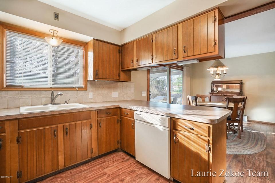  2736 Roanoke Dr NE, Grand Rapids, MI 49525 photo 10