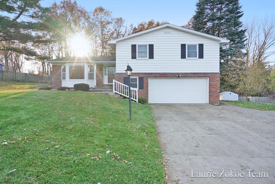  2736 Roanoke Dr NE, Grand Rapids, MI 49525 photo 1