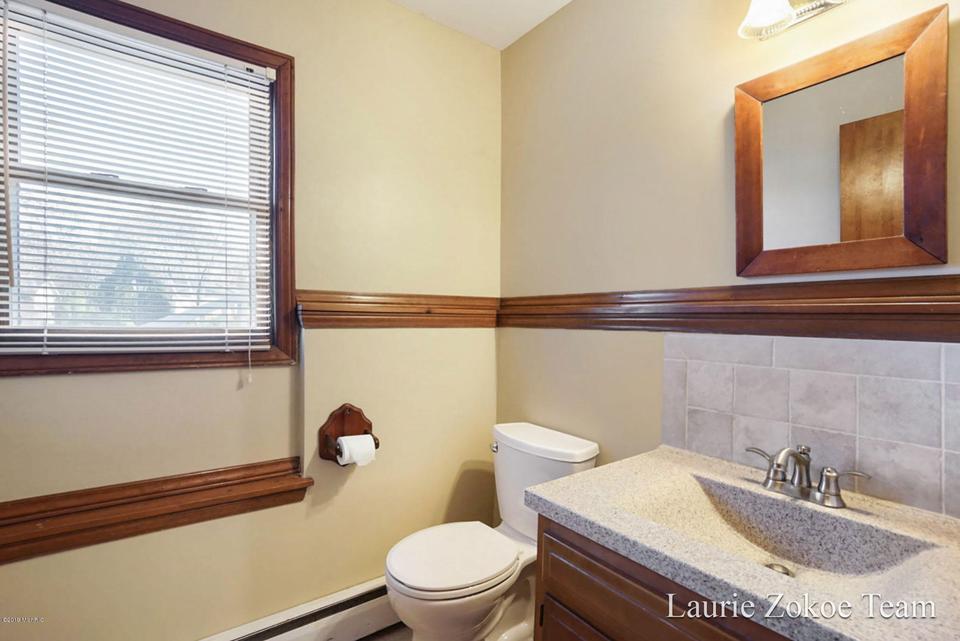  2736 Roanoke Dr NE, Grand Rapids, MI 49525 photo 13