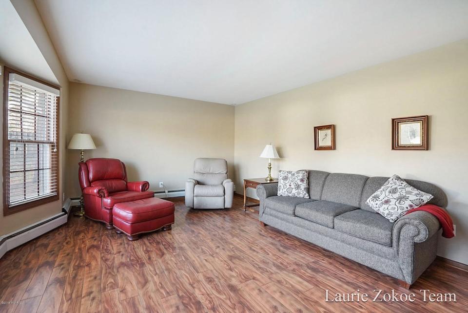  2736 Roanoke Dr NE, Grand Rapids, MI 49525 photo 5