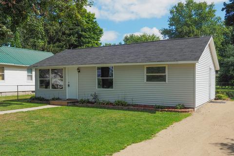 710 Tenth St, Three Rivers, MI 49093 photo 2