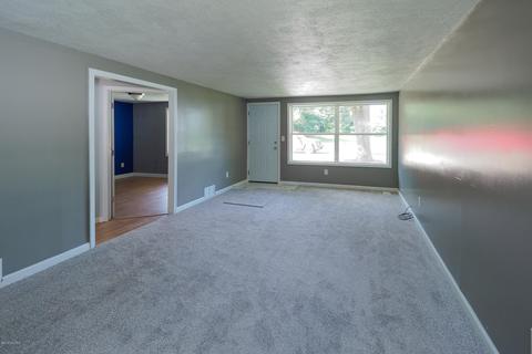 710 Tenth St, Three Rivers, MI 49093 photo 3