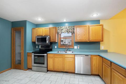 120 N Pointe Dr, Plainwell, MI 49080 photo 7
