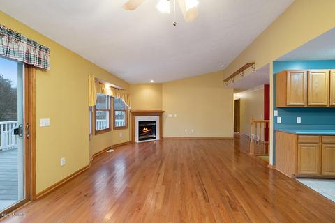 120 N Pointe Dr, Plainwell, MI 49080 photo 4