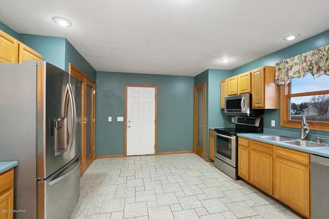 120 N Pointe Dr, Plainwell, MI 49080 photo 6