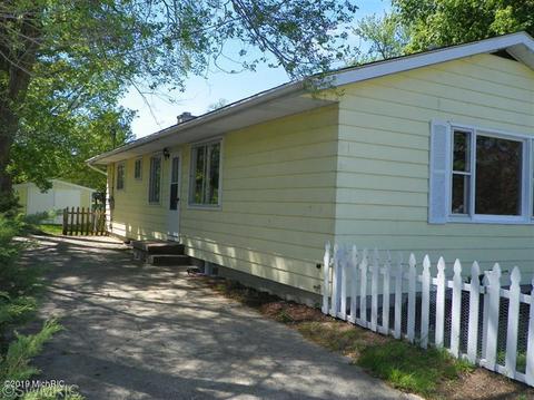 1027 S Bridge St, Belding, MI 48809 photo 1