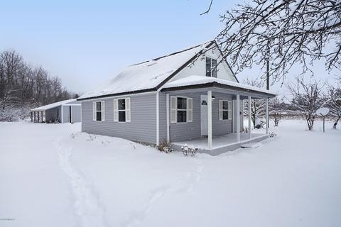 131 N Spruce Ave, White Cloud, MI 49349 photo 1
