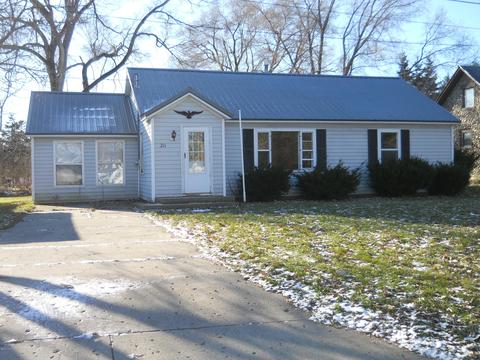 211 W Lakeview St, Crystal, MI 48818 photo 1