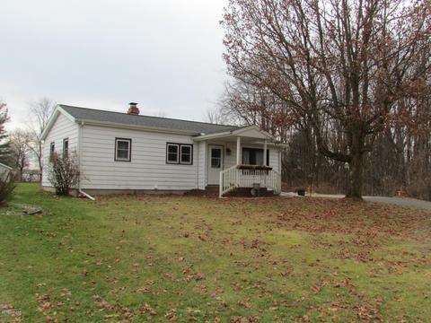 813 Circle Dr, Augusta, MI 49012 photo 3